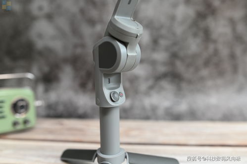 随拍新利器 三轴防抖加持的Atom2手机云台上手体验